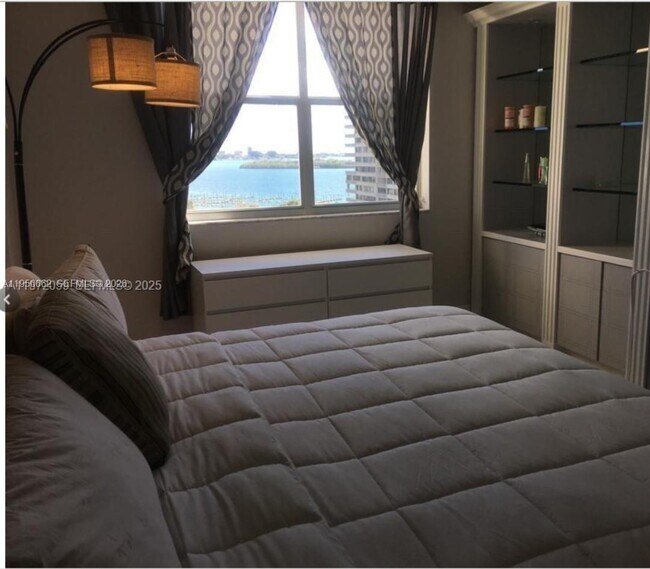 Foto del edificio - 11111 Biscayne Blvd