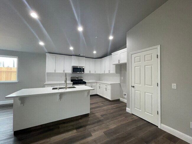 Kitchen - 1051 Adell St
