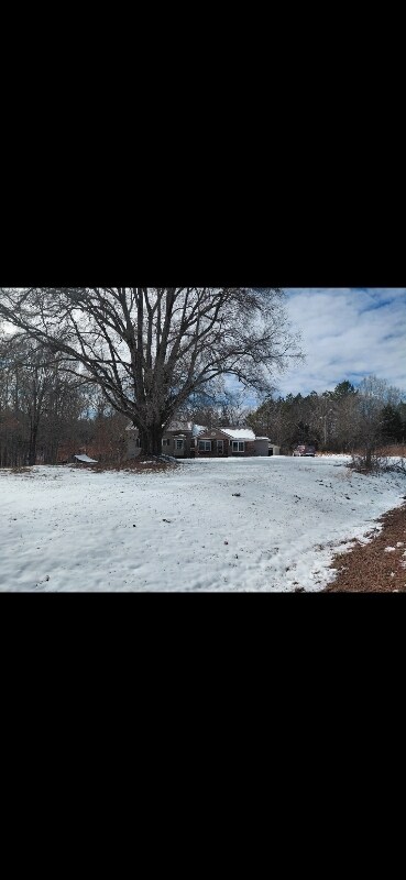 Foto del edificio - 134 River Rd