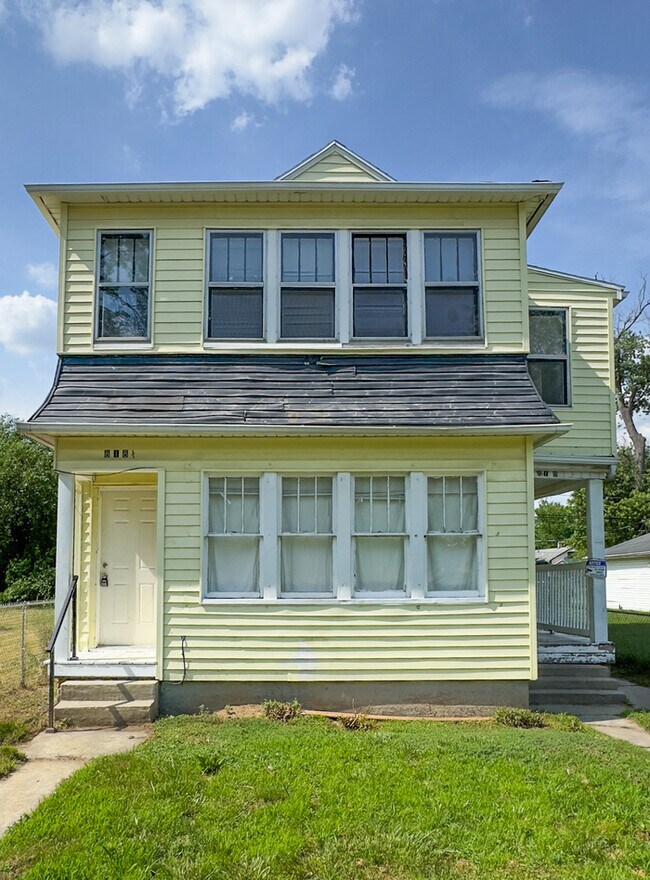 Foto del edificio - 818 Norwood Ave