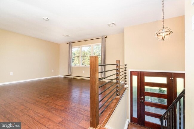 Building Photo - 1145 Highland Dr