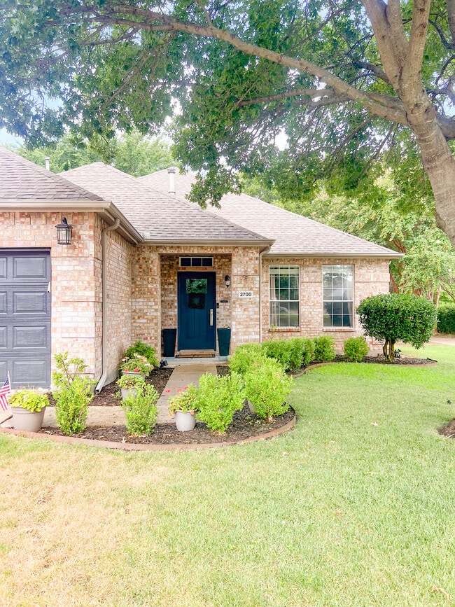 Building Photo - 2700 Cypress Point Dr