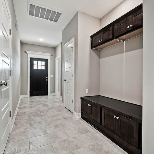 Foto del edificio - BEAUTIFUL BENTONVILLE HOME - LARGE FENCED IN YARD - BONUS ROOM UPSTAIRS