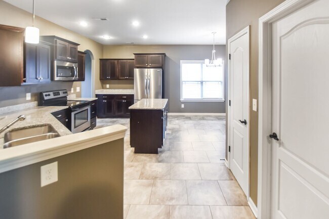 Building Photo - Pet Friendly Three Bedroom!