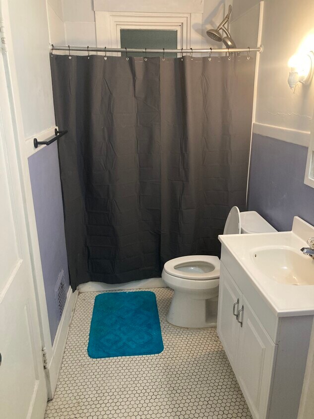 3147 Glenmore Ave Unit 2, Cincinnati, OH 45211 Apartments in