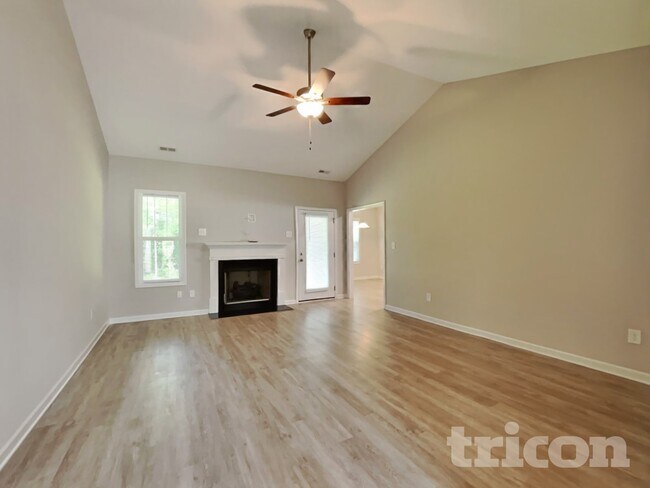 Foto del edificio - 232 Whetstone Dr