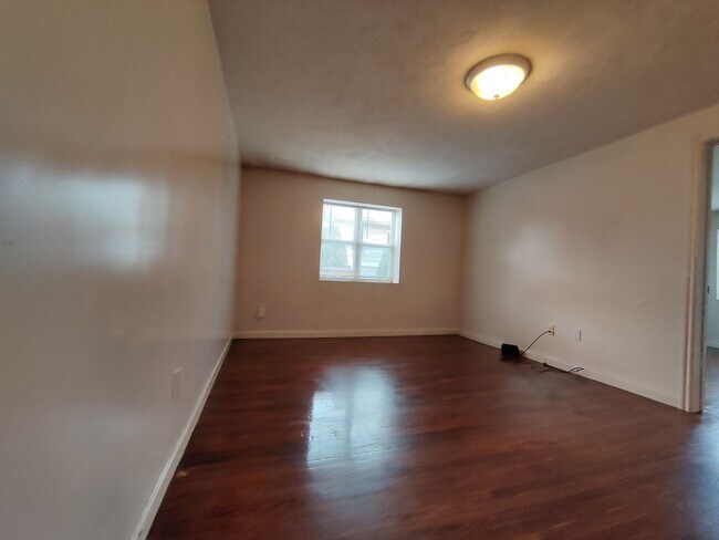 Building Photo - Central Heat/AC, Parking Included, Laundry...
