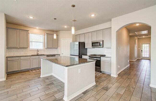 Foto del edificio - 1705 Bayway Dr