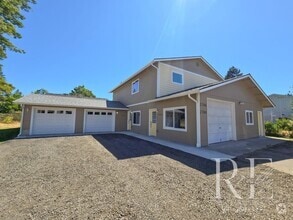 Building Photo - 2304 SE Lund Ave