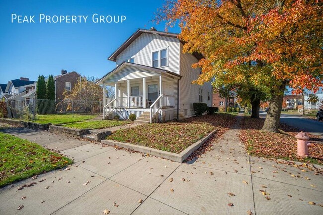 Building Photo - 1451 N 6th St