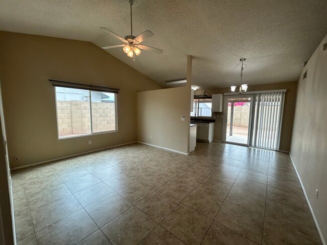 Building Photo - 3041 W Monona Dr