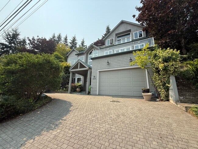 Foto del edificio - 7275 N Mercer Way