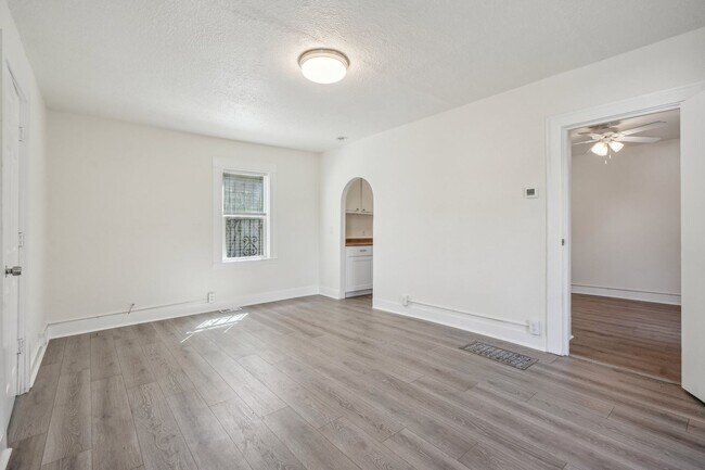 Foto del edificio - Charming 2 bed 1 bath Bungalow