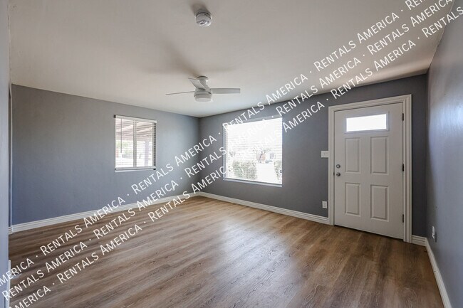 Building Photo - 404 W Mission Ln
