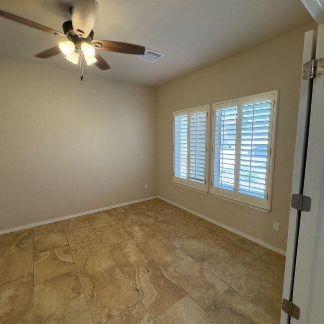 Foto del edificio - 4 Bedrooms, 3 Baths, a Pool, and Solar Panels!