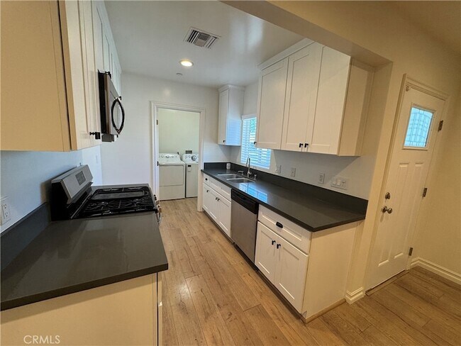 Foto del edificio - 2304 N Catalina St