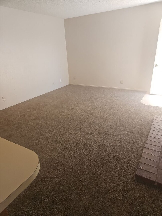 Foto del edificio - 2 BEDROOM 1 BATH UNIT