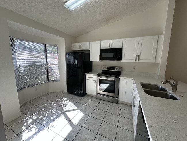 Photo - Lovely 2-Bedroom Townhouse in St. Cloud - Spacious 1023 Sq Ft with 2 Full Baths