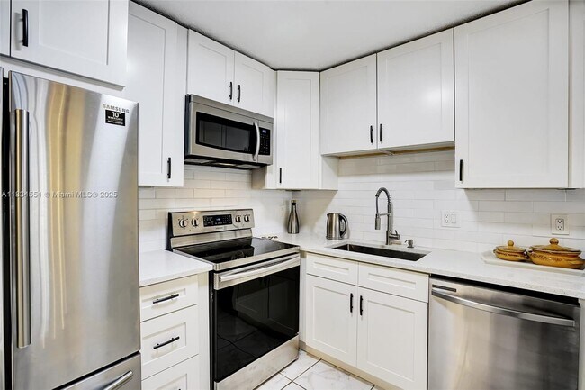 Foto del edificio - 253 S Cypress Rd