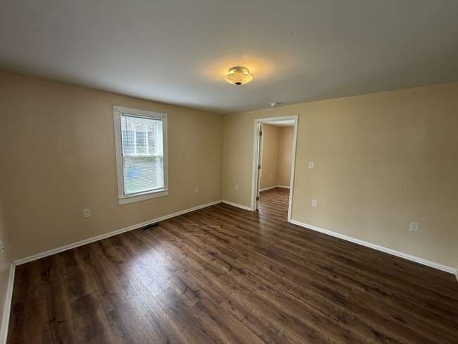 Building Photo - 530 Crescent Dr