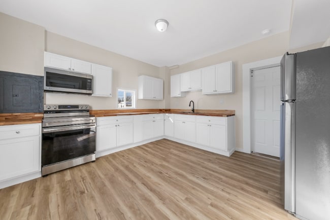 Foto del edificio - 204 E 2nd St