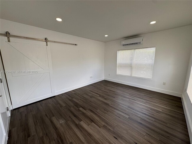 Building Photo - 3237 SW 4th St