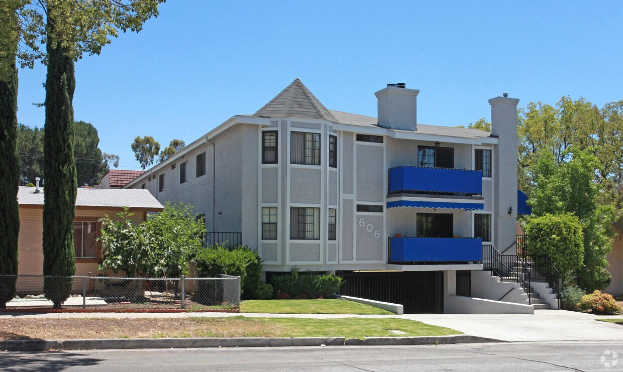 Foto principal - 606 E Angeleno Ave