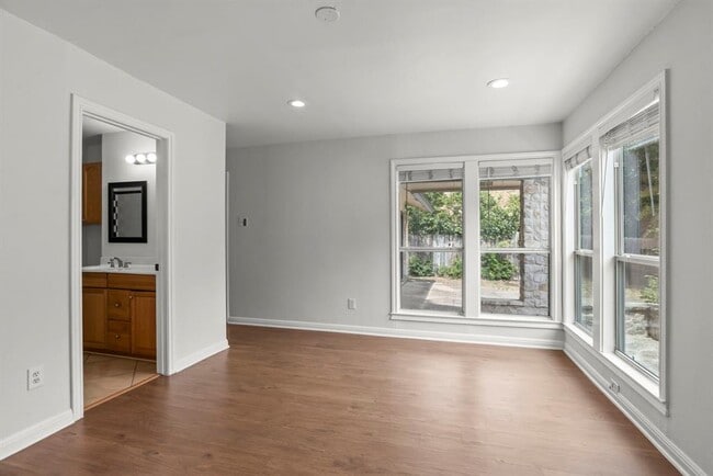 Building Photo - 10408 Firethorn Ln