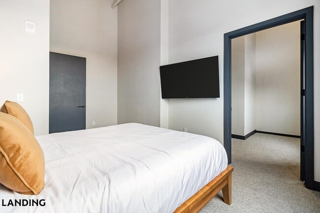 Building Photo - 55 Elm St