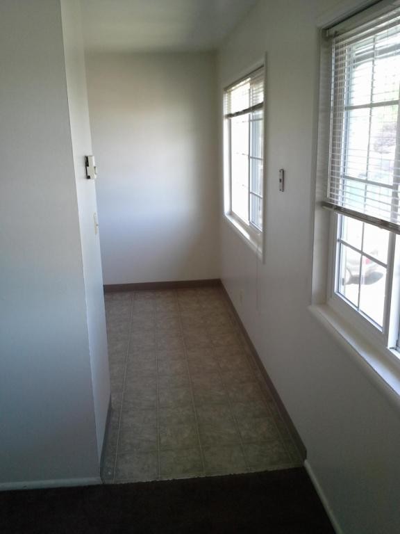Building Photo - 810 SW 18th Ave #6