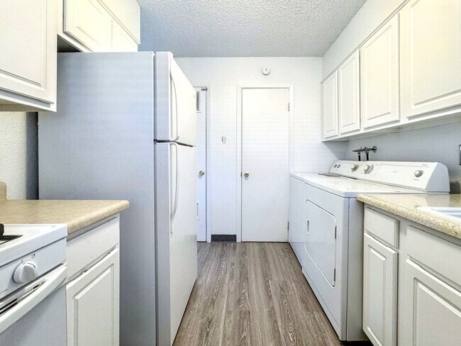 Foto del edificio - 8003 Wolff St