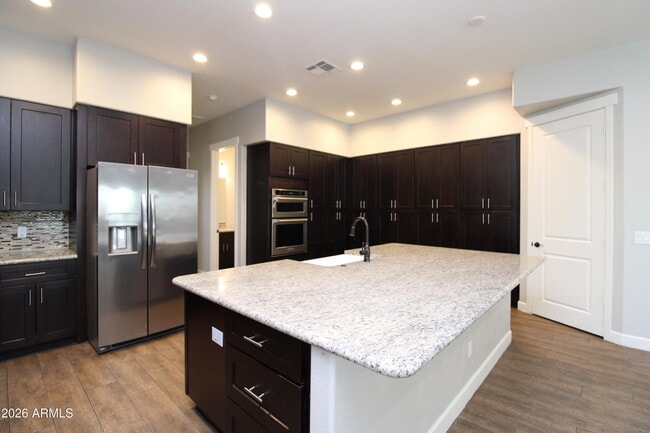 Building Photo - 1024 E Curry Rd