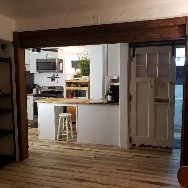 27 Norton St Unit 1, Pittsburgh, PA 15211 Room for Rent in Pittsburgh