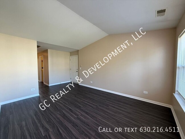 Foto del edificio - ***2 BDRM / 2ND FLOOR / WASHER & DRYER IN ...