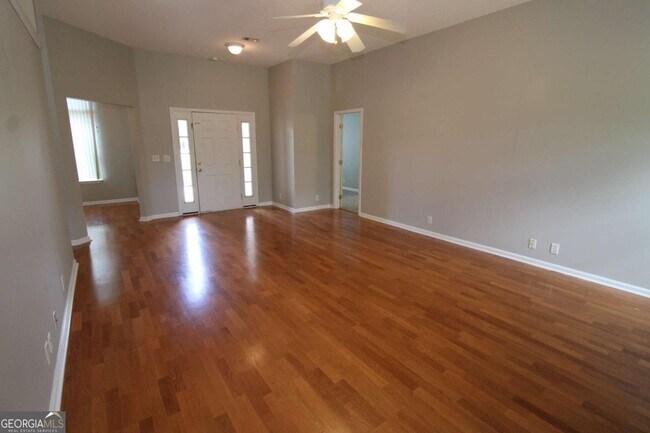 Building Photo - 150 Lake Manor Dr