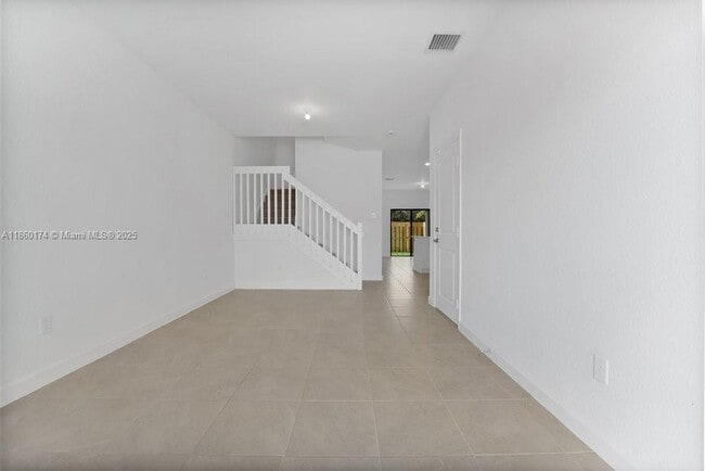 Building Photo - 250 SW 159th Ln
