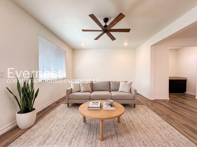 Foto del edificio - 4 bed/2.5 bath Stunning Single Family Home with Modern Amenities