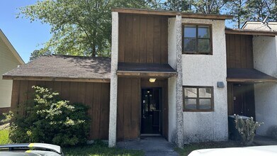 Building Photo - 901 Brett Dr