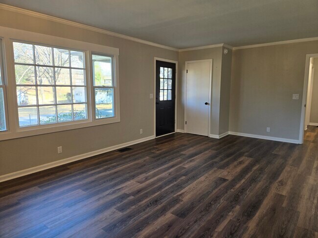 Building Photo - 24 Pine Cir