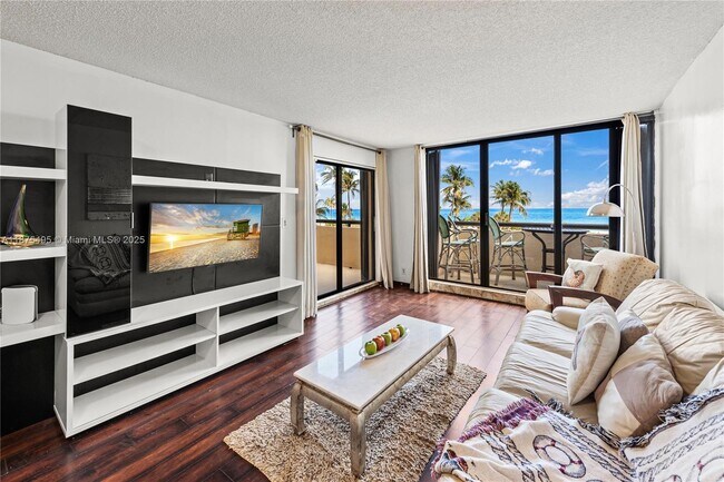 Foto del edificio - 2555 Collins Ave