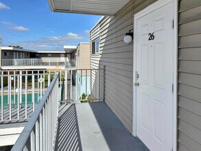 Building Photo - 1500 Crescent Cir