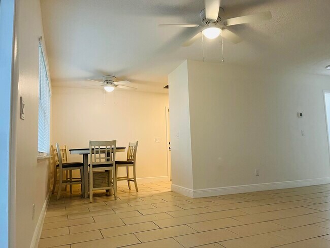 Building Photo - 110 N Las Olas Dr