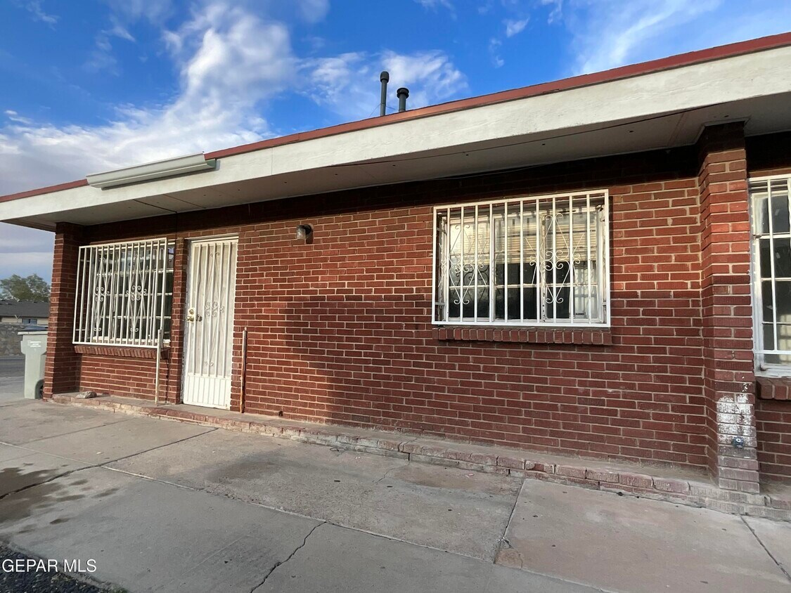 Primary Photo - 3812 Hayes Ave