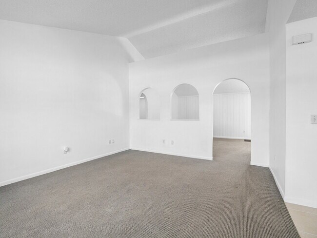 Foto del edificio - Well-maintained 3-bedroom, 2-bath, large back yard!