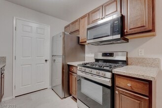 Building Photo - 7885 W Flamingo Rd