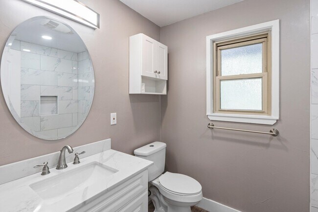 Building Photo - 902-902 Sherwood Forest Dr