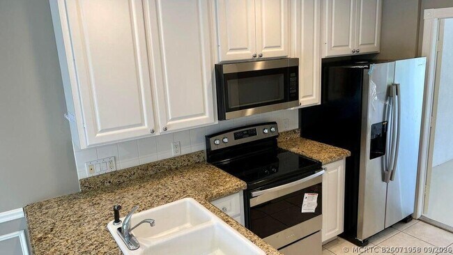Foto del edificio - 2039 Tarpon Lake Way