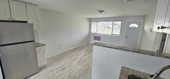 Building Photo - 125 Cosey Beach Ave