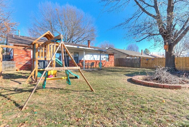 Building Photo - Charming 3-Bed, 2-Bath Home in Prime Broke...