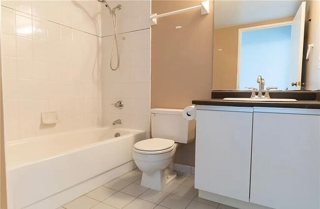 Foto del edificio - 1020 Warburton Ave